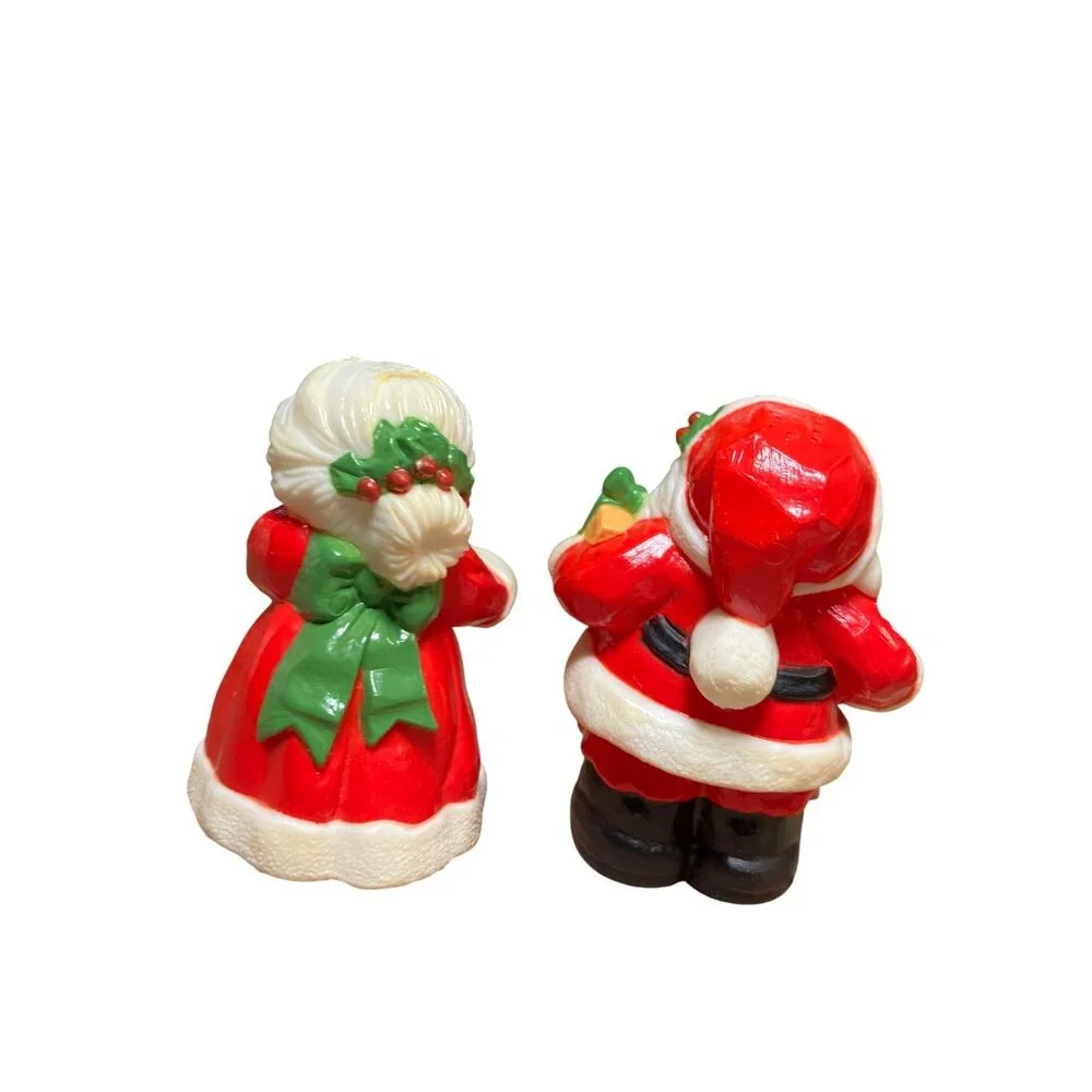 Hallmark Santa & Mrs. Claus Plastic Salt & Pepper Shakers Christmas Decor Vintag